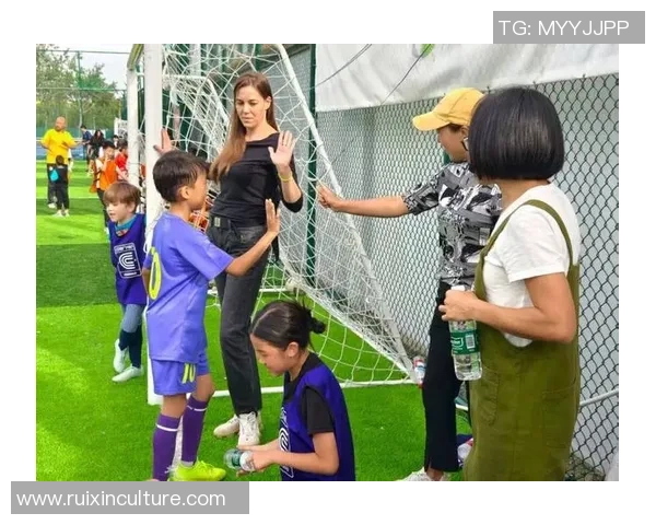 在北京踢足球的乐趣与挑战探索城市足球文化的魅力与发展