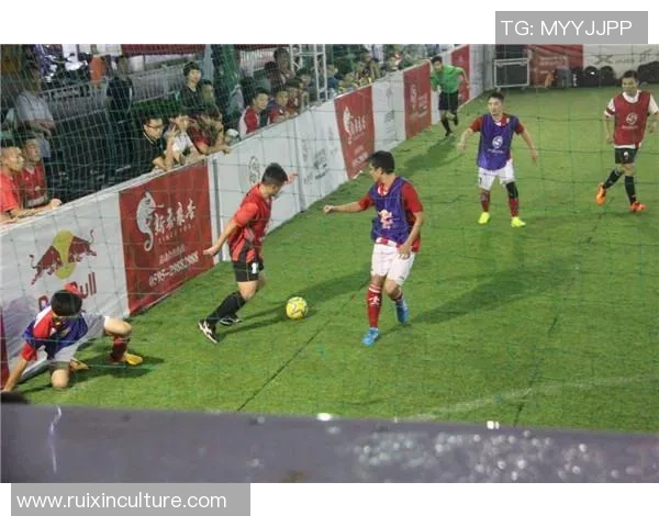 林俊杰足球热情四溢球场上展现音乐与运动的完美结合