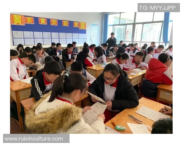 李佳珩：从草根到职业足球的奋斗历程与梦想追逐