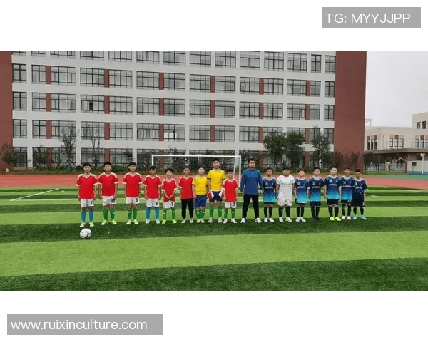 足球十一队的团结与拼搏精神在赛场上绽放光彩的故事