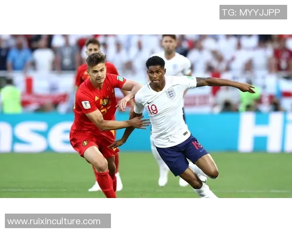 足球吹水的那些事儿：从球场传奇到球迷趣谈的精彩瞬间分享