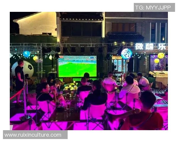 足球排档的魅力与激情:在球场边品味美食与友谊的完美结合 足球排档的魅力与激情:在球场边品味美食与友谊的完美结合