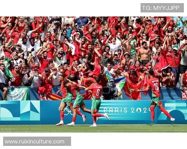 足球樱花绽放青春梦想球场上的拼搏与友谊交织成美丽篇章